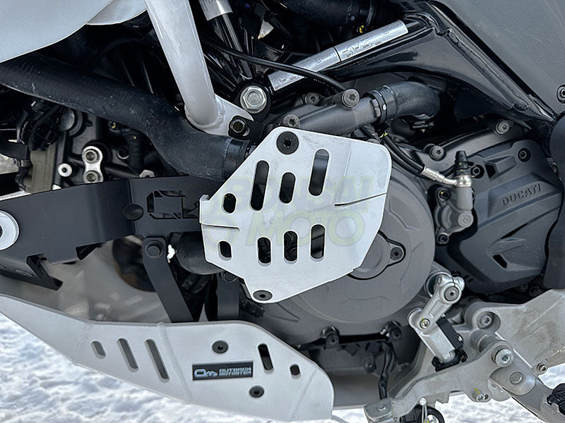 DUCATI DesertX ウォーターポンプガード OUTBACKmotortek