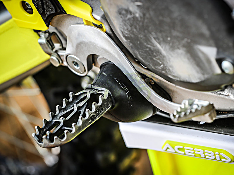 フットペグカバー ACERBIS