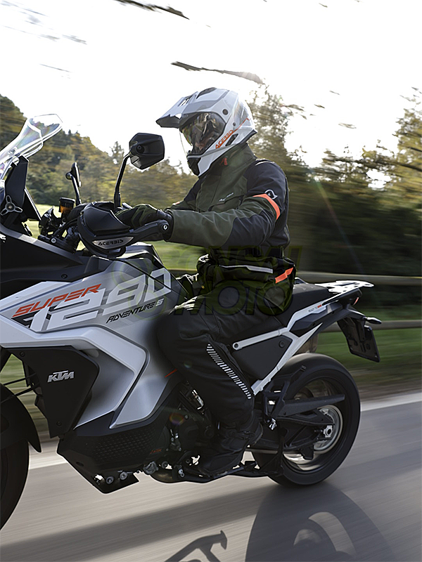 Xローバー ジャケット 3レイヤー ベンチレーション機能 ACERBIS