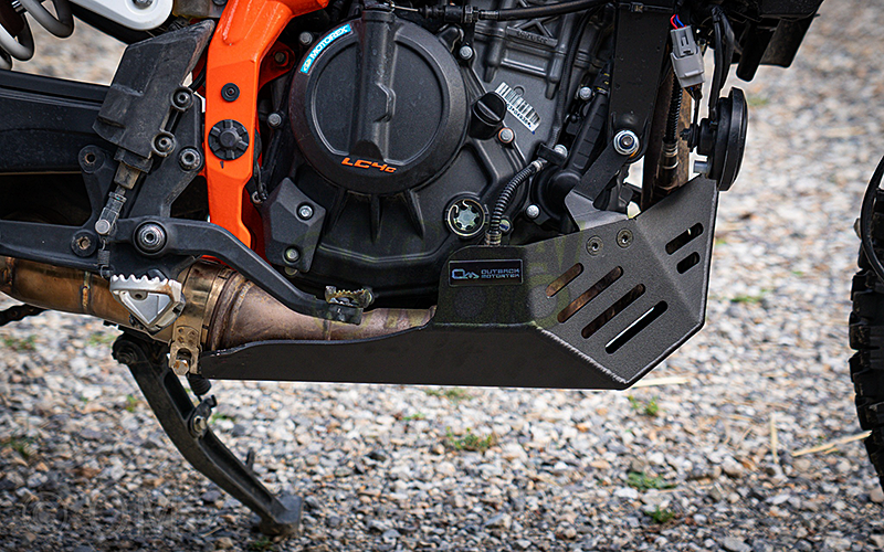 KTM 390 Adventure R(25-) スキッドプレート OUTBACKmotortek