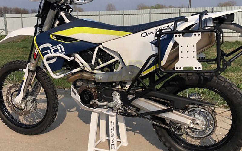Husqvarna 701Enduro パニアラック OUTBACKmotortek