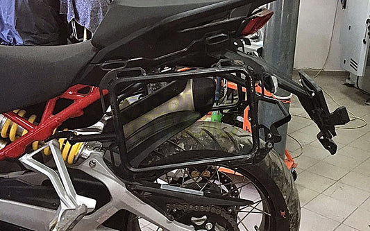 DUCATI Multistrada V4 パニアラック OUTBACKmotortek