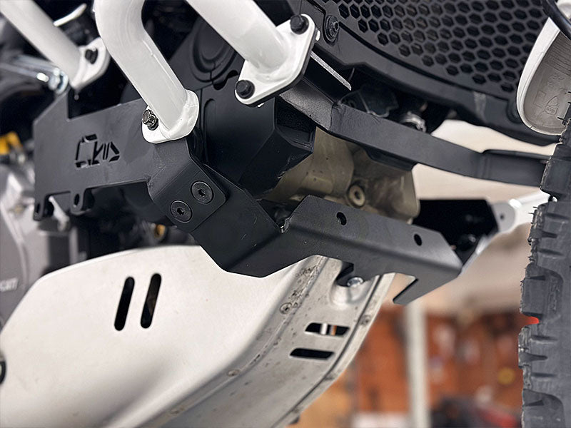 DUCATI DesertX クラッシュバーコンボ OUTBACKmotortek